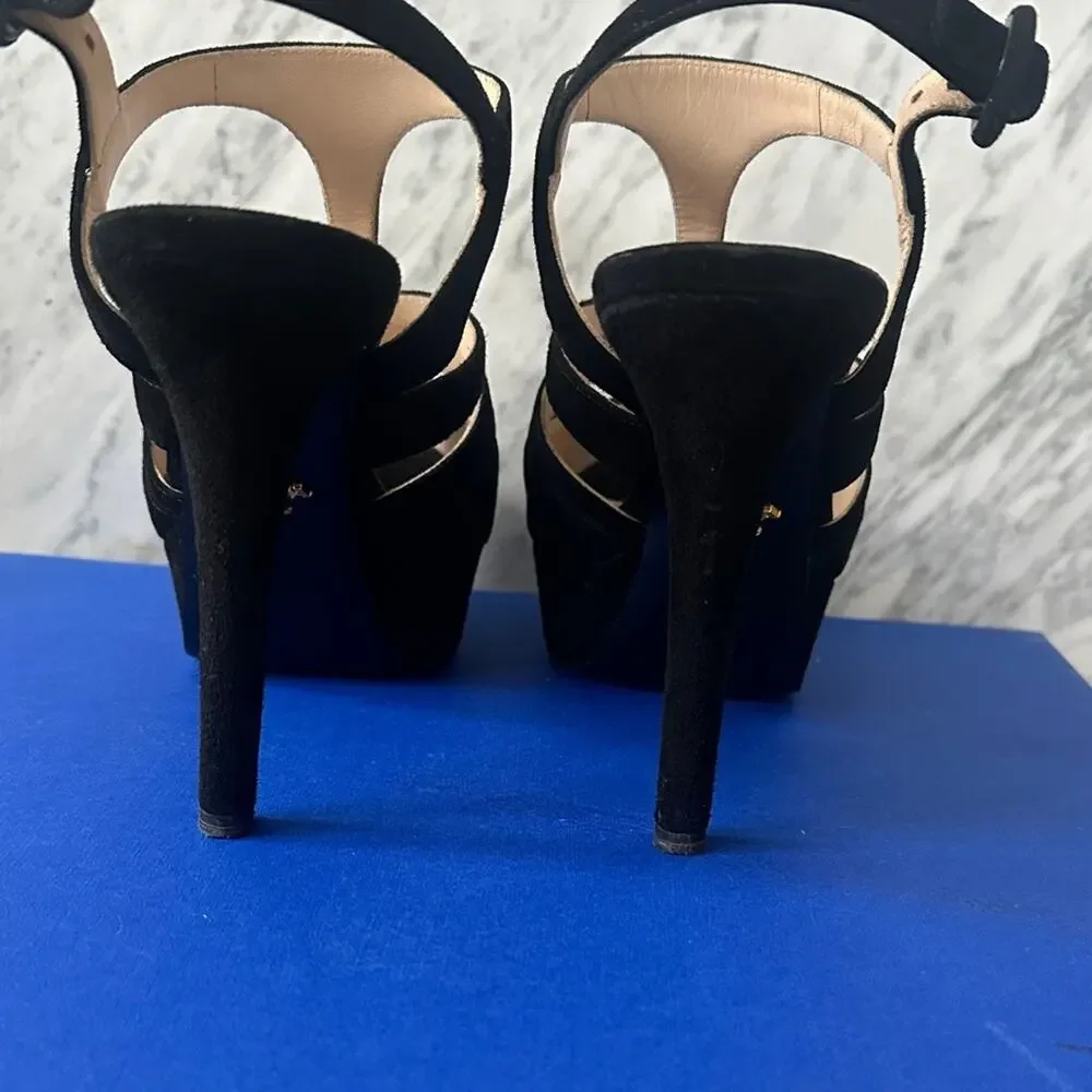 Prada chic black
